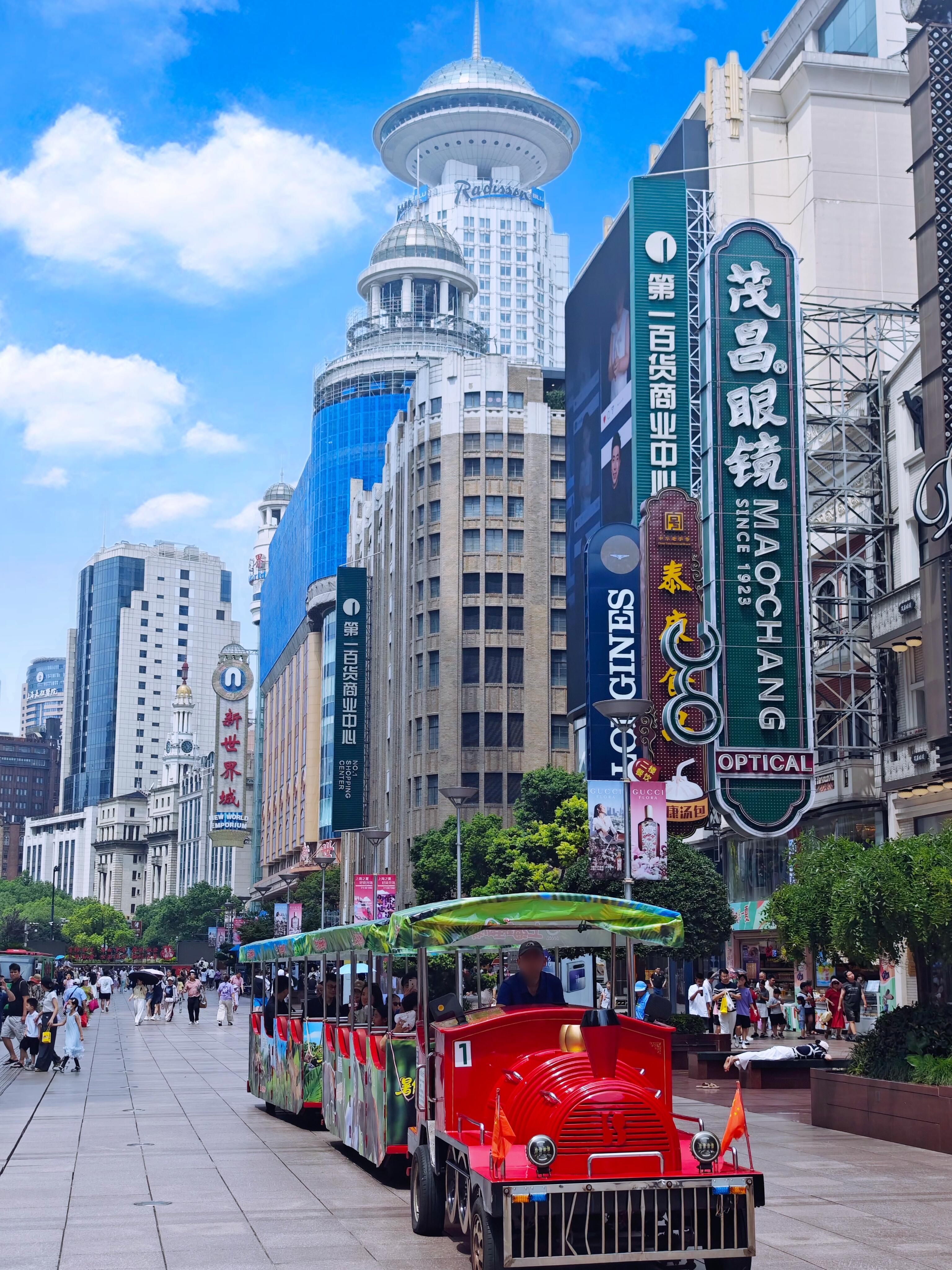 Shanghai Classic Day Tour: Yu Garden · The Bund · Huangpu River Cruise · Oriental Pearl Tower Night Tour